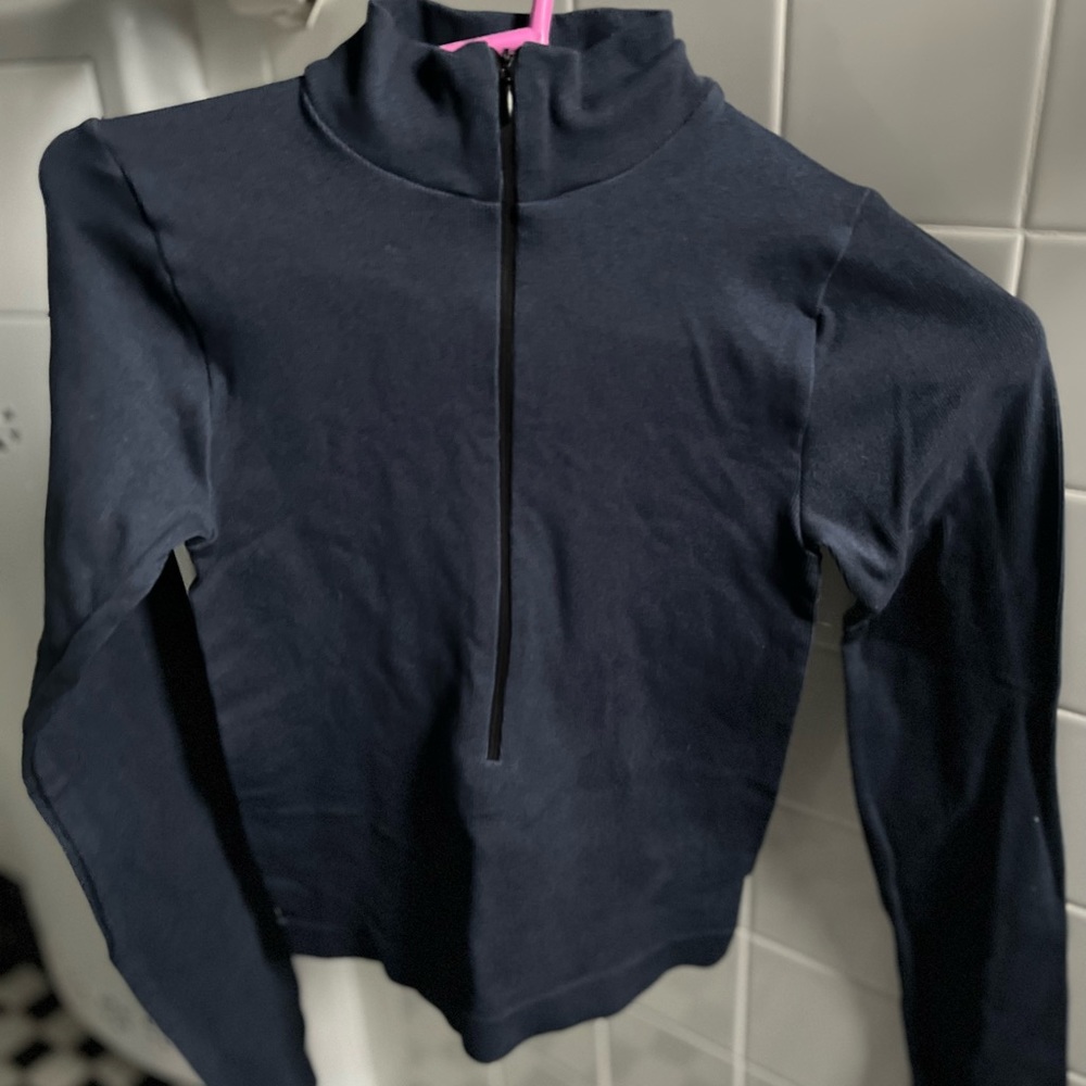 BDG dark blue top with zipper. Size Medium in women.